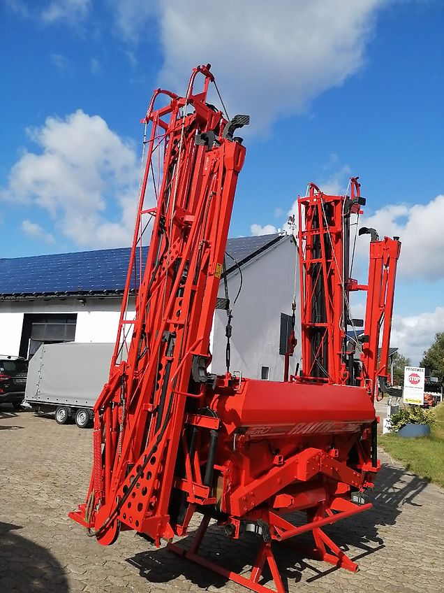 Rauch Kuhn Aero Pneumatikstreuer RAUCH AERO 2224 mit Quantron L&Rauch TS4-6 Bedienterminal elektrischer Steuereinheit 24 m Arbeitsbreite mit 4 fach Teilbreitenstreuer hydraulischer Klappung Pneumatikstreuer mit 1700 Liter Behälter Pneumatikstreuer AERO mit 16 D