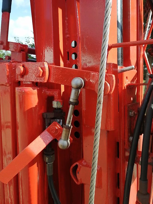 Rauch Kuhn Aero Pneumatikstreuer RAUCH AERO 2224 mit Quantron L&Rauch TS4-6 Bedienterminal elektrischer Steuereinheit 24 m Arbeitsbreite mit 4 fach Teilbreitenstreuer hydraulischer Klappung Pneumatikstreuer mit 1700 Liter Behälter Pneumatikstreuer AERO mit 16 D