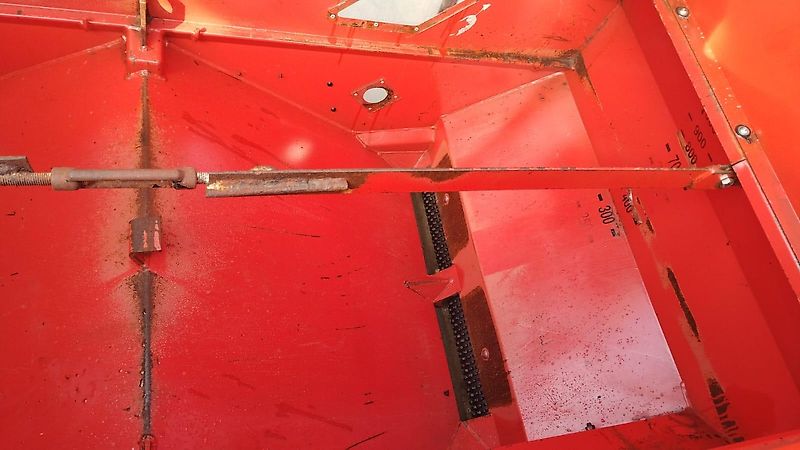 Kuhn Kuhn AERO 2024 Pneumatikstreuer Rauch Aero 2224 Pneumatikstreuer 24m Arbeitsbreite Quantron L Bedienterminal 16 Auslässe Abstand 150cm 4 Fach Teilbreitenschaltung gestängrklappung Hydraulisch