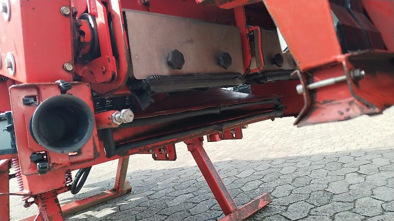 Kuhn Kuhn AERO 2024 Pneumatikstreuer Rauch Aero 2224 Pneumatikstreuer 24m Arbeitsbreite Quantron L Bedienterminal 16 Auslässe Abstand 150cm 4 Fach Teilbreitenschaltung gestängrklappung Hydraulisch