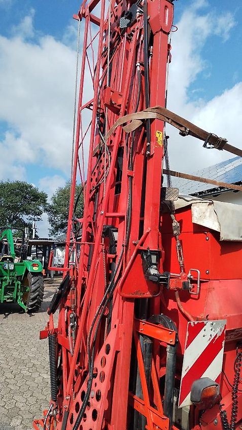 Kuhn Kuhn AERO 2024 Pneumatikstreuer Rauch Aero 2224 Pneumatikstreuer 24m Arbeitsbreite Quantron L Bedienterminal 16 Auslässe Abstand 150cm 4 Fach Teilbreitenschaltung gestängrklappung Hydraulisch