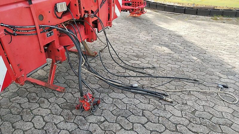 Kuhn Kuhn AERO 2024 Pneumatikstreuer Rauch Aero 2224 Pneumatikstreuer 24m Arbeitsbreite Quantron L Bedienterminal 16 Auslässe Abstand 150cm 4 Fach Teilbreitenschaltung gestängrklappung Hydraulisch