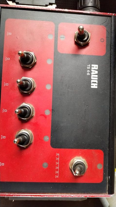 Kuhn Kuhn AERO 2024 Pneumatikstreuer Rauch Aero 2224 Pneumatikstreuer 24m Arbeitsbreite Quantron L Bedienterminal 16 Auslässe Abstand 150cm 4 Fach Teilbreitenschaltung gestängrklappung Hydraulisch