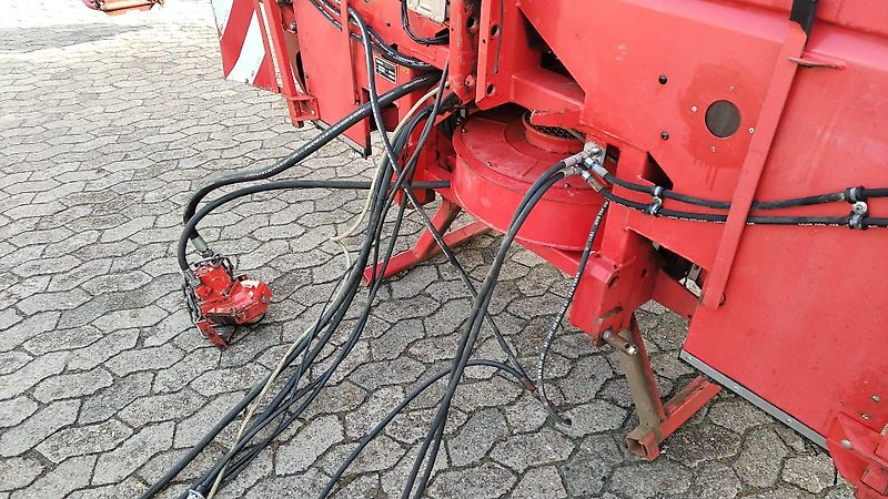 Kuhn Kuhn AERO 2024 Pneumatikstreuer Rauch Aero 2224 Pneumatikstreuer 24m Arbeitsbreite Quantron L Bedienterminal 16 Auslässe Abstand 150cm 4 Fach Teilbreitenschaltung gestängrklappung Hydraulisch