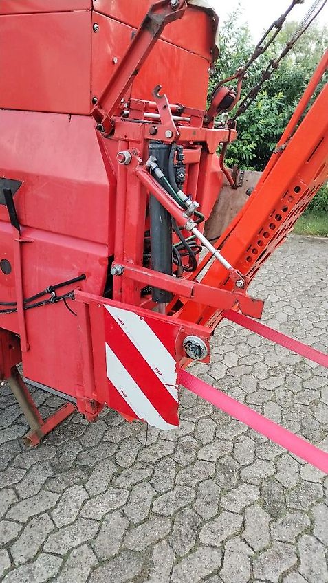 Kuhn Kuhn AERO 2024 Pneumatikstreuer Rauch Aero 2224 Pneumatikstreuer 24m Arbeitsbreite Quantron L Bedienterminal 16 Auslässe Abstand 150cm 4 Fach Teilbreitenschaltung gestängrklappung Hydraulisch