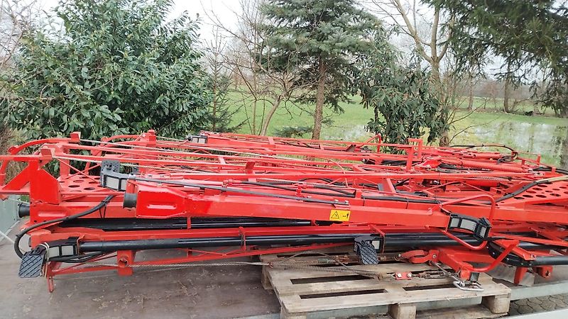 Kuhn Kuhn AERO 2024 Pneumatikstreuer Rauch Aero 2224 Pneumatikstreuer 24m Arbeitsbreite Quantron L Bedienterminal 16 Auslässe Abstand 150cm 4 Fach Teilbreitenschaltung gestängrklappung Hydraulisch