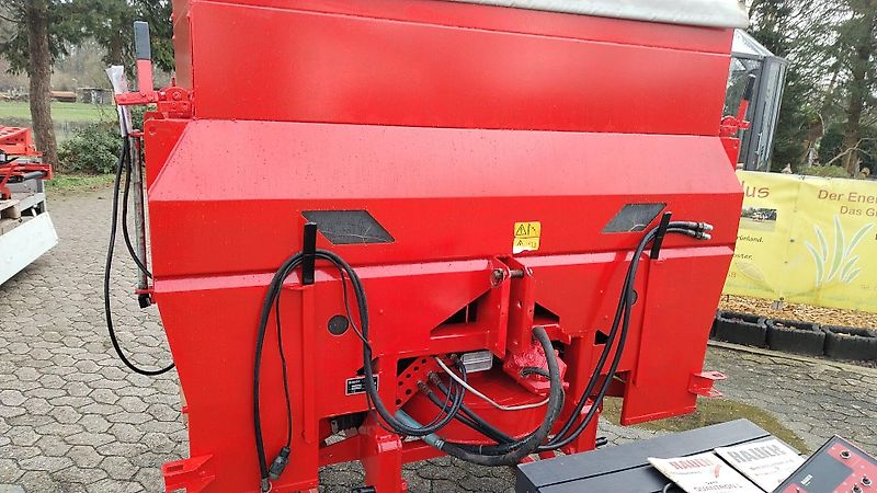 Kuhn Kuhn AERO 2024 Pneumatikstreuer Rauch Aero 2224 Pneumatikstreuer 24m Arbeitsbreite Quantron L Bedienterminal 16 Auslässe Abstand 150cm 4 Fach Teilbreitenschaltung gestängrklappung Hydraulisch
