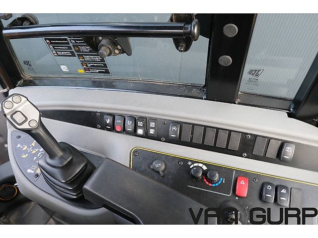 JCB 409 | 2023 | 548h