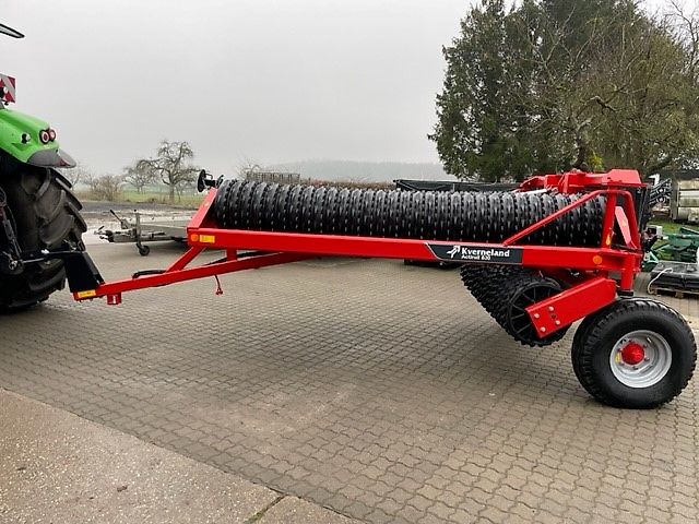 Kverneland Actiroll 830
