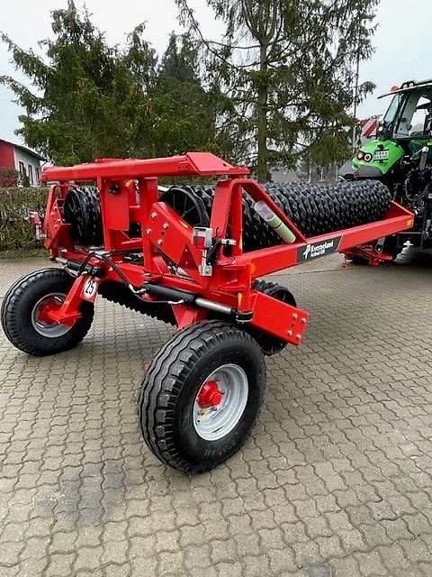 Kverneland Actiroll 830