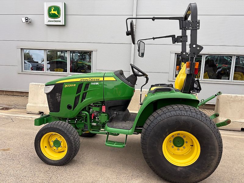 John Deere 3039R