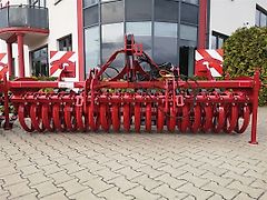 Lupus Wał daszkowy na przedni tuz z włóką 3,0 m , ø 600/Front V-ring roller with scraper beam 3.0 m, ø 600/Rullo anteriore V-ring con trave raschiante 3,0 m, ø 600/Rouleau V-ring avant avec racleur 3,0 m, ø 600/