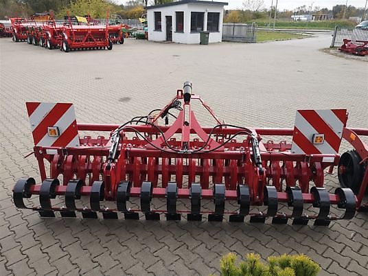 Lupus Wał daszkowy na przedni tuz z włóką 3,0 m , ø 600/Front V-ring roller with scraper beam 3.0 m, ø 600/Rullo anteriore V-ring con trave raschiante 3,0 m, ø 600/Rouleau V-ring avant avec racleur 3,0 m, ø 600/