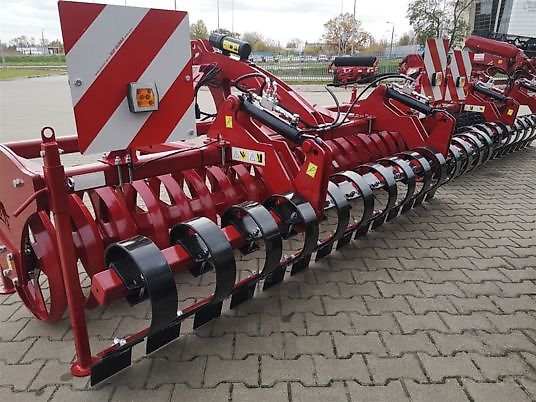 Lupus Wał daszkowy na przedni tuz z włóką 3,0 m , ø 600/Front V-ring roller with scraper beam 3.0 m, ø 600/Rullo anteriore V-ring con trave raschiante 3,0 m, ø 600/Rouleau V-ring avant avec racleur 3,0 m, ø 600/