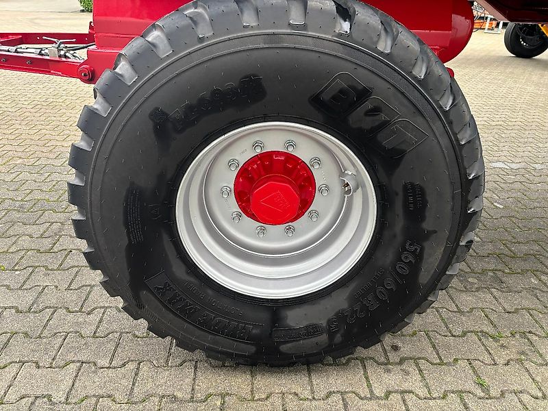 Kröger 18to 560er bereift 3 Schieber mit Kunststoffbordwand Interne Nr. 40758