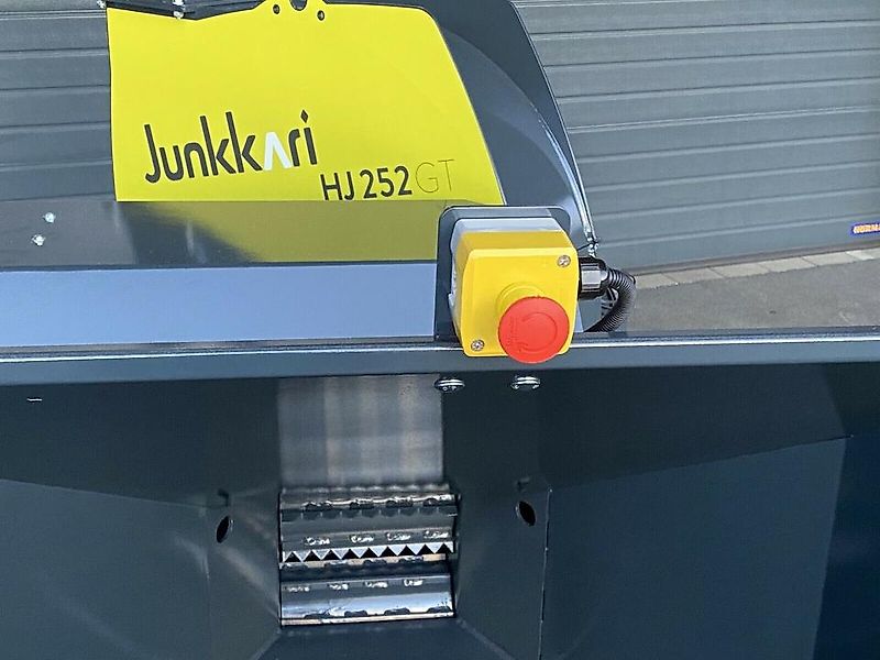 Junkkari Holzschredder Holzhäcksler Buschholzhacker Häcksler