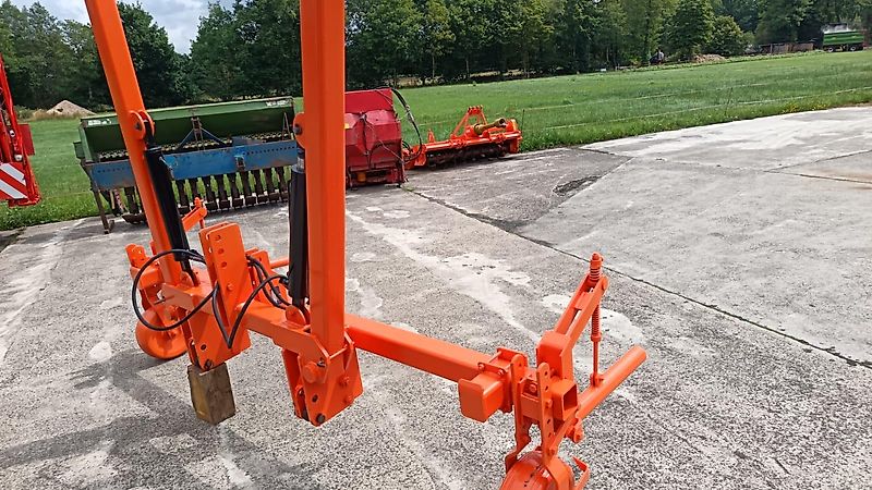 Howard Klappahmen 6 m hydraulische Klappung mit Stützrädern zur Spurführung 100 mm Vierkant 2 Fach Klappung Zur Optimierung von Anbaumethoden