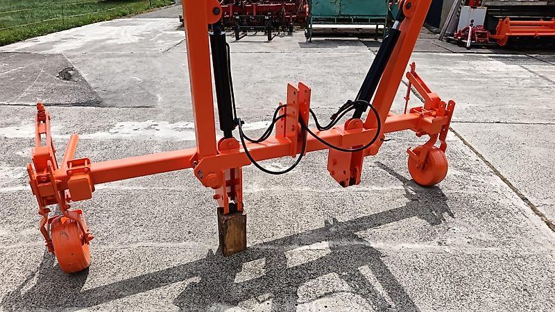 Howard Klappahmen 6 m hydraulische Klappung mit Stützrädern zur Spurführung 100 mm Vierkant 2 Fach Klappung Zur Optimierung von Anbaumethoden