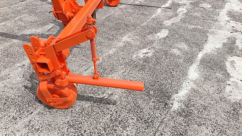 Howard Klappahmen 6 m hydraulische Klappung mit Stützrädern zur Spurführung 100 mm Vierkant 2 Fach Klappung Zur Optimierung von Anbaumethoden