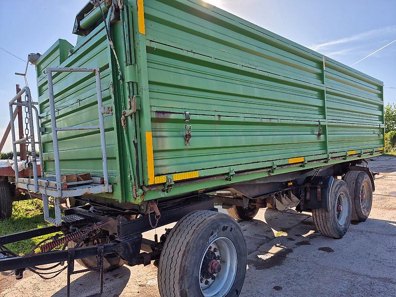 BLUMHARDT 3_Achser 3-Seitenkipper mit Aufbau V9 hydr.Bordwandöffnung Aufbau 1,60m hoch; hydraulische Seitenbordwand LINKS, rechts Mittelrunge, verstärkte Seitenwand, verstärkter Zylinder für größeren Öffnungswinkel