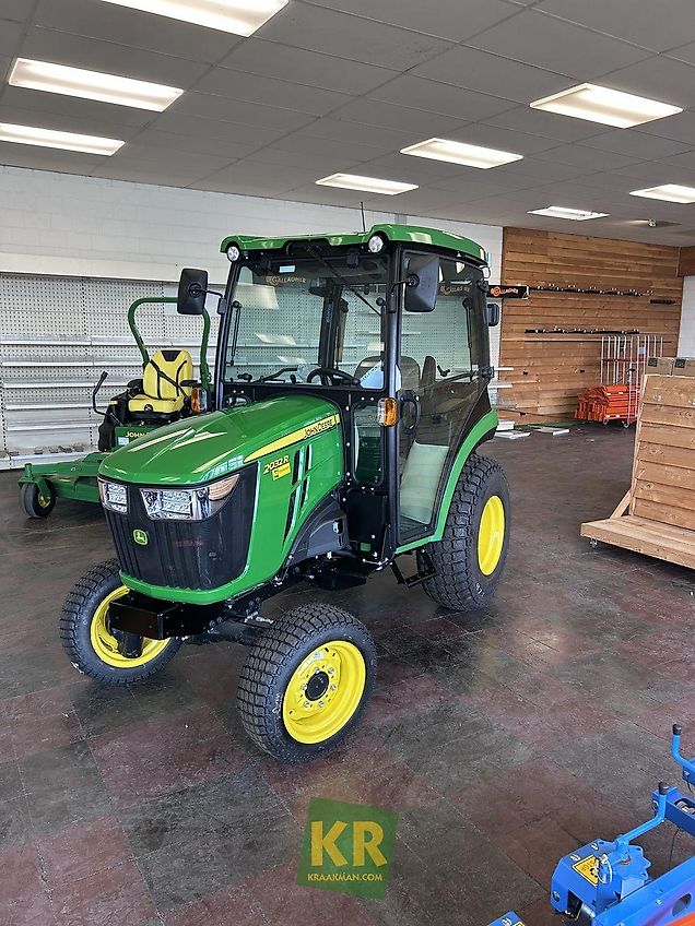 John Deere 2032R #696233