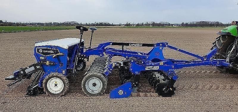 Landstal Kurzscheiben-Egge ATS mit Hitch für Drillmaschine 3m und Fahrwerk