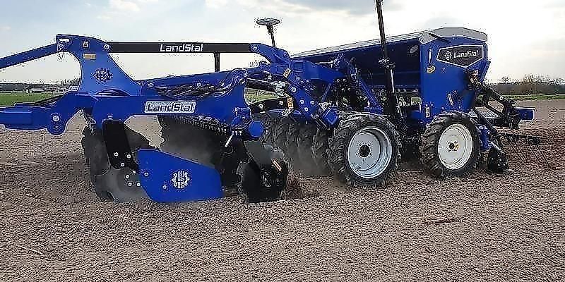 Landstal Kurzscheiben-Egge ATS mit Hitch für Drillmaschine 3m und Fahrwerk