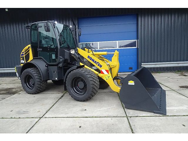 Komatsu WA80M Wielader Shovel