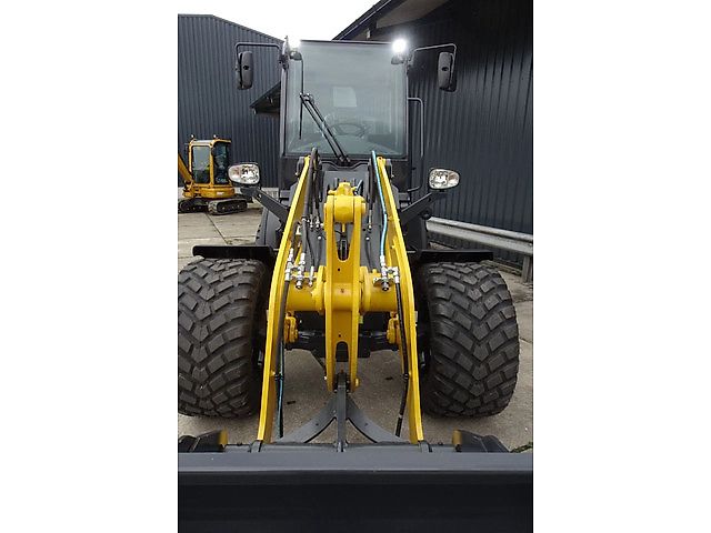 Komatsu WA80M Wielader Shovel