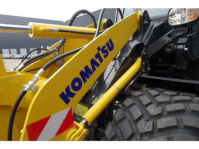 Komatsu WA80M Wielader Shovel