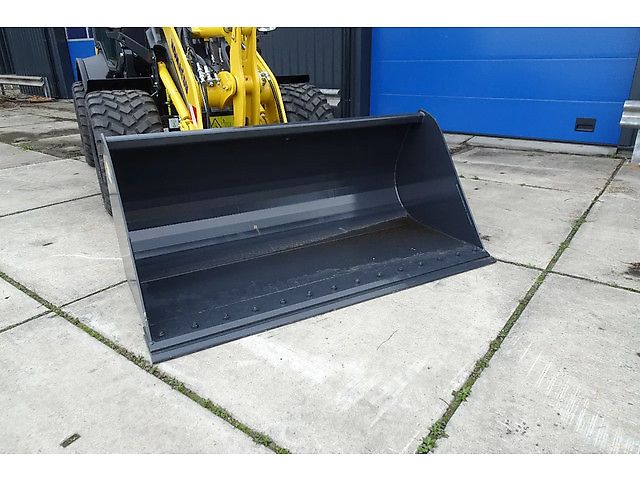 Komatsu WA80M Wielader Shovel