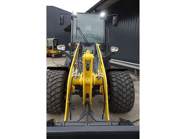Komatsu WA80M Wielader Shovel