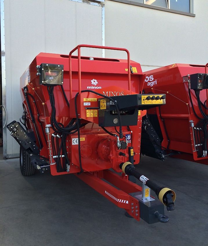 Minos Agri Futtermischwagen T-YYKM 8